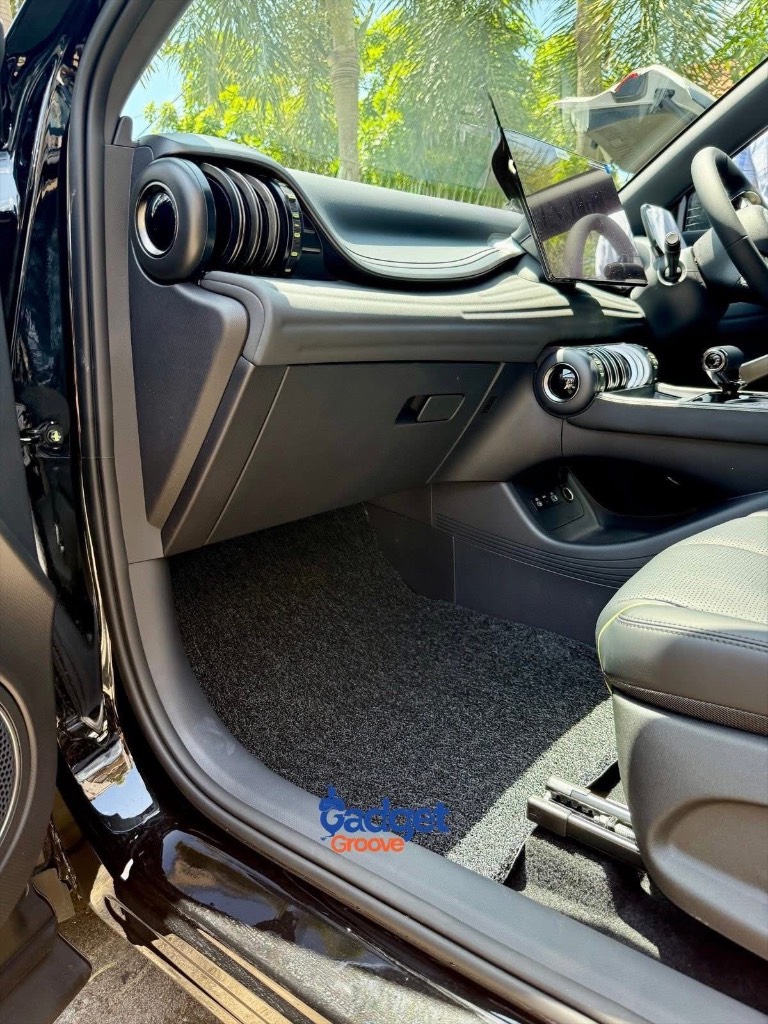 3M quality 15mm thickness carpet for Atto 3 - Image 3