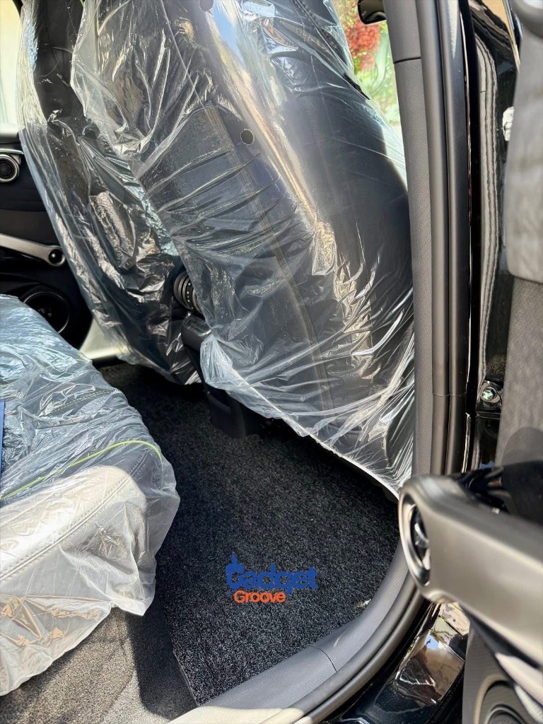 3M quality 15mm thickness carpet for Atto 3 - Image 4